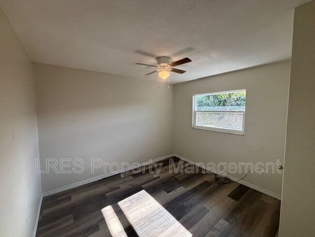 Building Photo - 2204 W Pine St