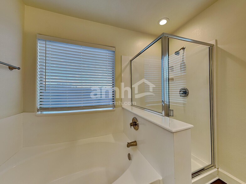 Building Photo - 12577 W Amelia Ave