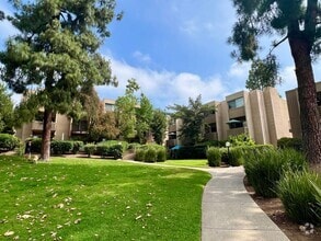 Building Photo - Beautiful Two Story 2Bd 1.5Ba Townhouse Ne...
