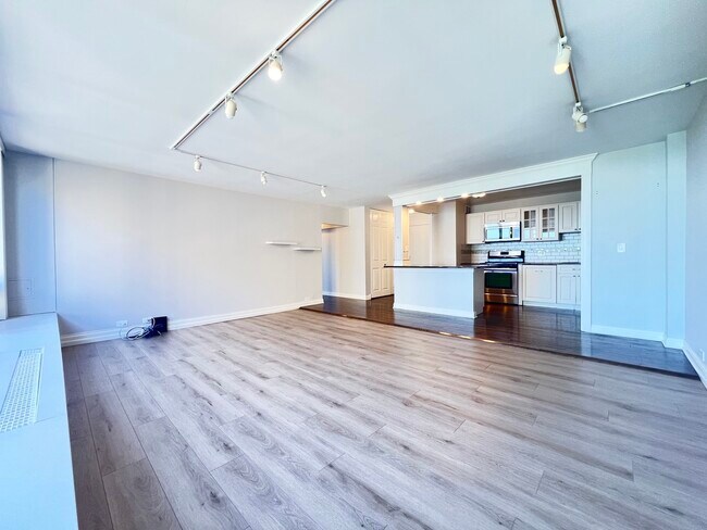 Building Photo - 2800 N Lake Shore Dr