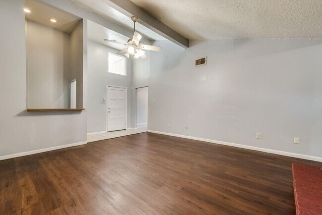 Building Photo - 15846 Blueridge Rd