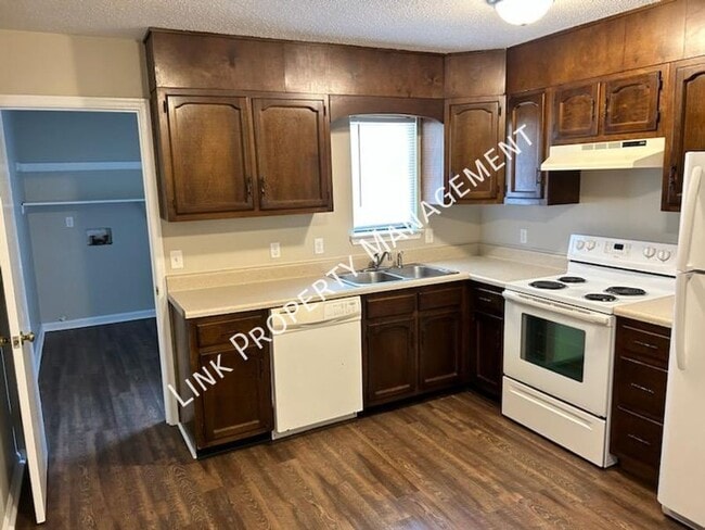 Building Photo - 5007b N Moore Ln