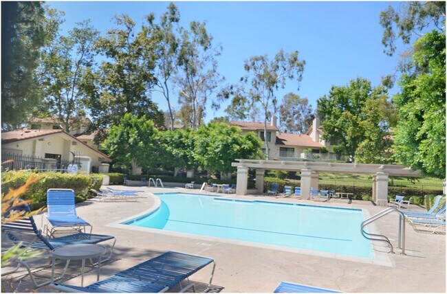 Building Photo - 2 Bedroom Condo In Malvern Creek!