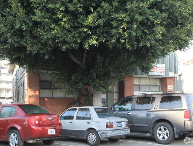 Building Photo - 245 Linden Ave