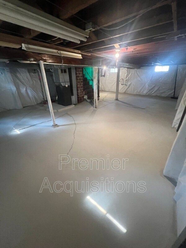 Building Photo - 126 E 3rd St