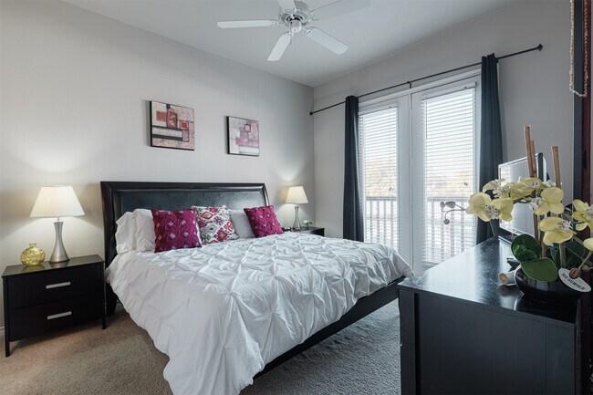 Building Photo - 2400 McCue Rd