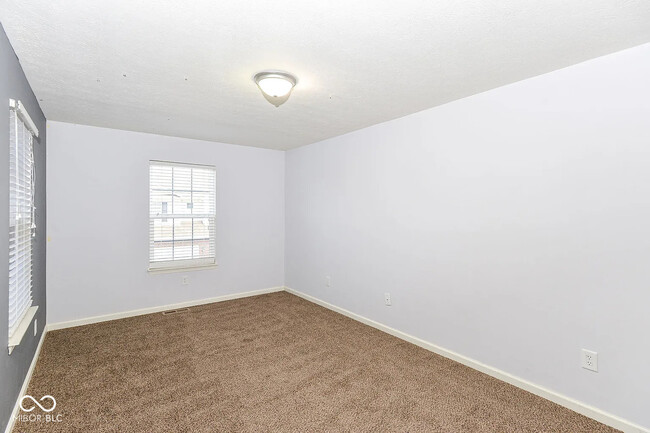 Building Photo - 9651 Calamus Dr