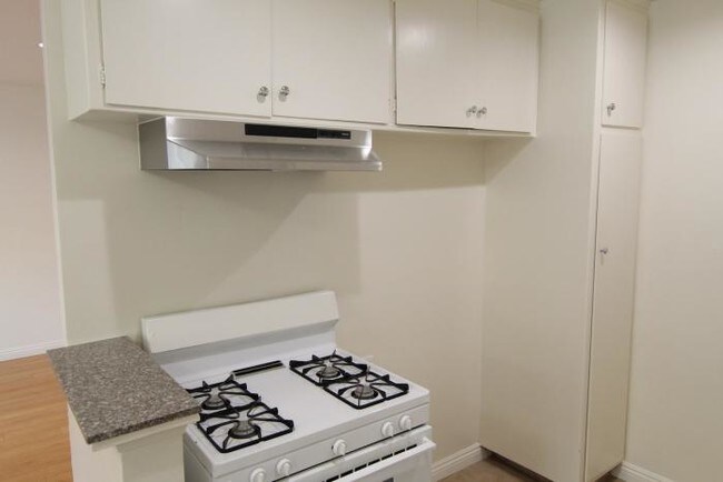 Building Photo - 1 bedroom in Los Angeles CA 90027
