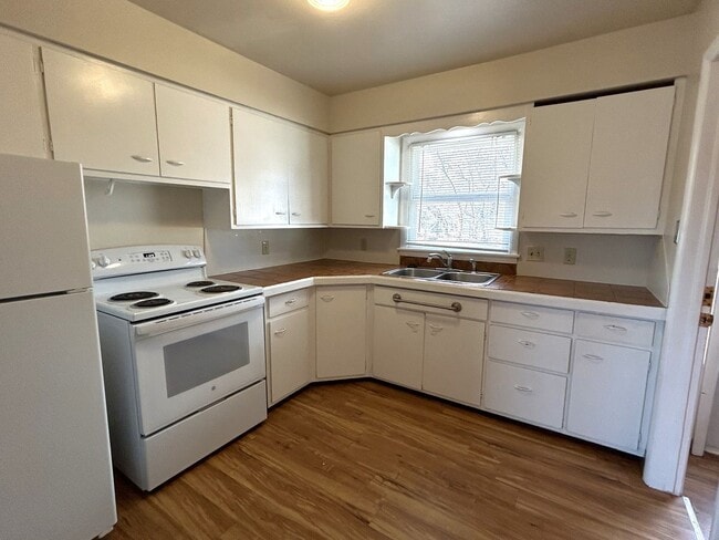 Building Photo - Convenient Central Fort Collins 3 Bedroom Home Close to CSU