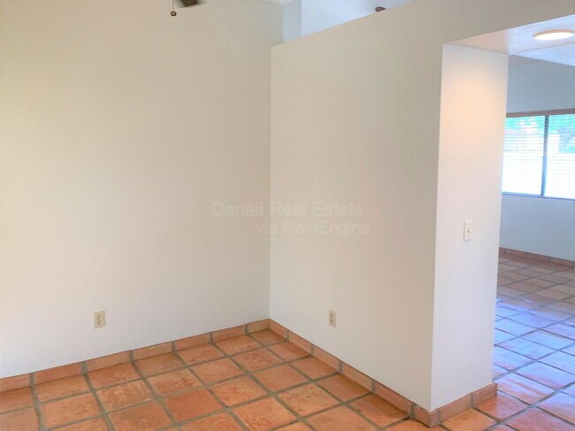 Building Photo - 4667 W Harrison St