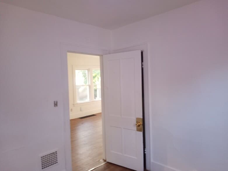 Building Photo - 2050 Berdan Ave