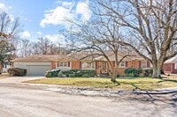 Building Photo - 2741 Clinton Cir