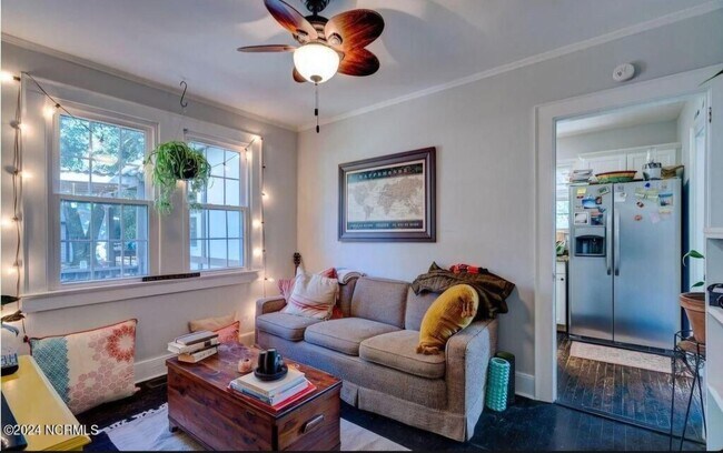 Building Photo - 323 Pine Grove Dr