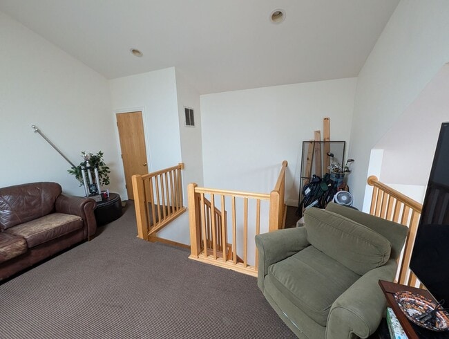 Building Photo - Rarely on the Market! Luxury 4-Bed/3-Bath Duplex in Lincoln Park