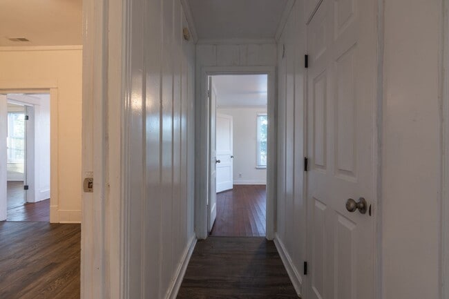 Building Photo - G TEAM - FOR LEASE - Quaint, Private Farmhouse