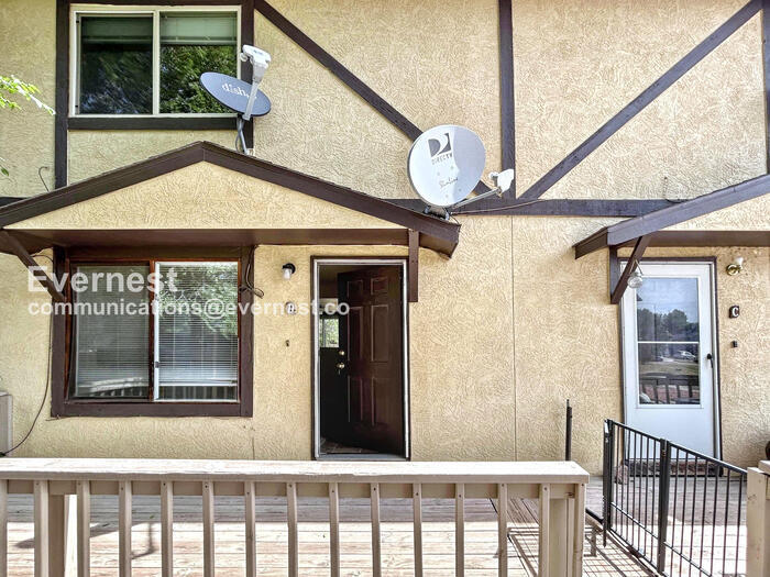 Building Photo - 1985 Mineola Ct