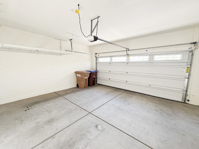 Building Photo - 27283 N 75th Dr