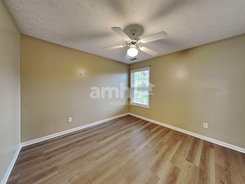 Building Photo - 875 Clairidge Ln