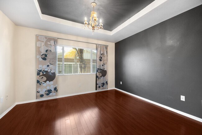 Building Photo - Charming 3-bedroom, 3-bathroom Condo