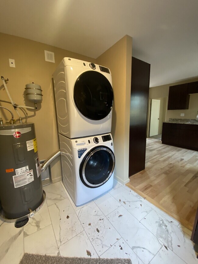 Building Photo - 2 bedroom duplex - Ground level - Prospect