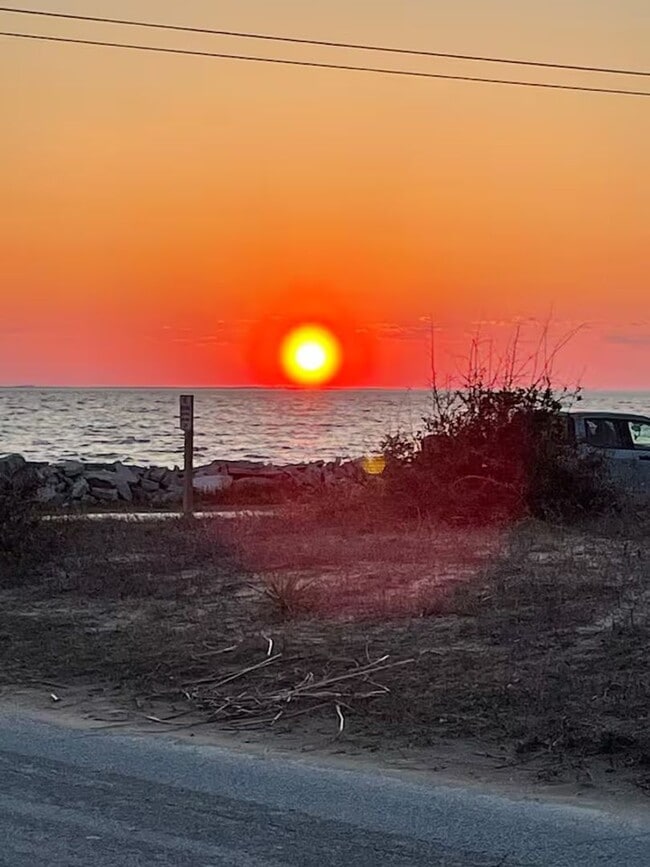 Building Photo - 4 Bedroom 2.5 Bath Home in Nags Head