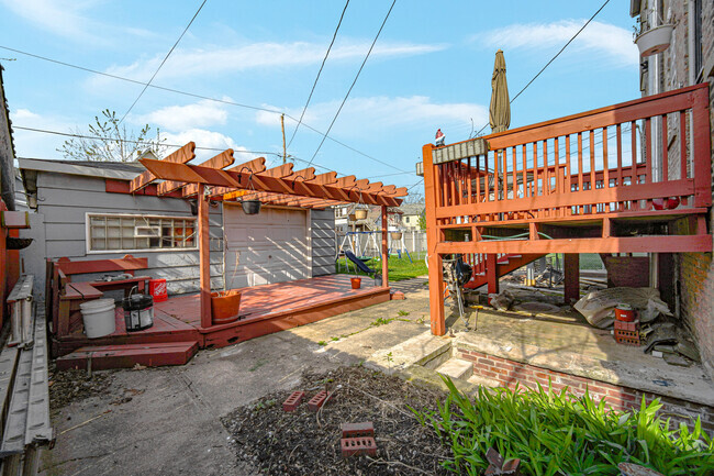 Building Photo - 448 W Englewood Ave