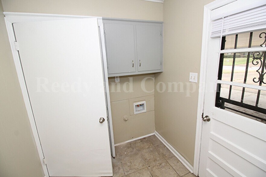 Building Photo - 1718 Borden Dr