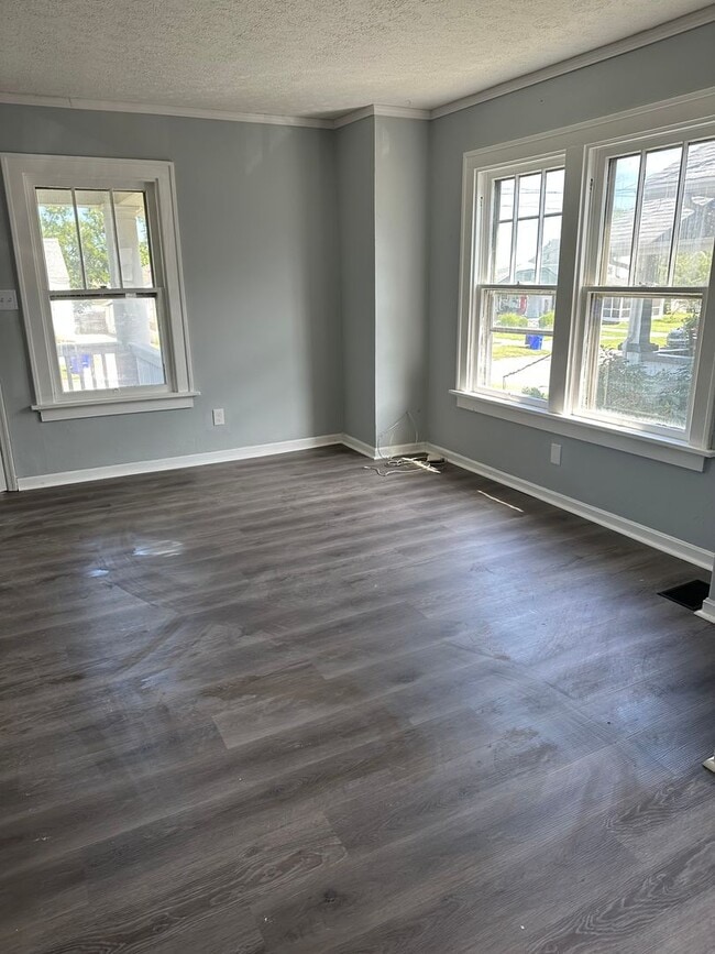 Building Photo - BEAUTIFUL 2 BEDROOM 1 BATH NEWLY REMODELED-- PRIME LOCATION!!!