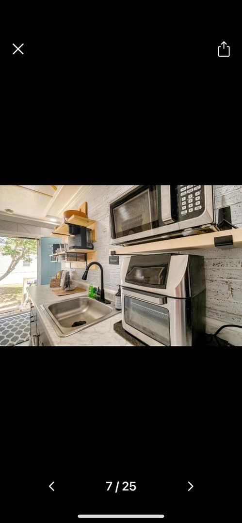 Building Photo - 2427 Park St