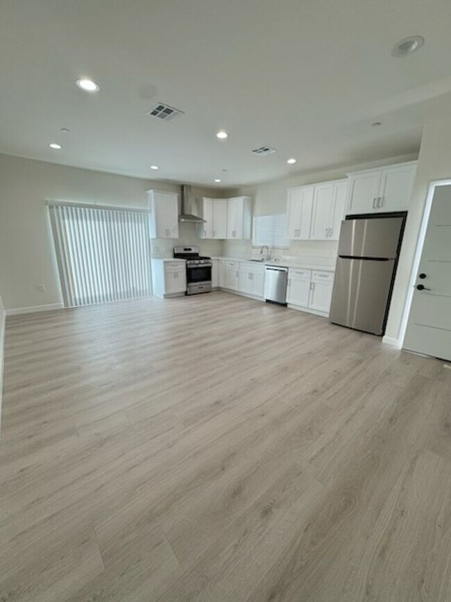 Building Photo - 7317-7321 Garden Grove Avenue