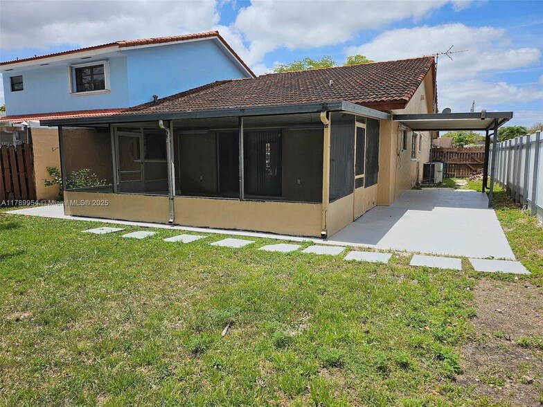 Building Photo - 6455 SW 135th Ave