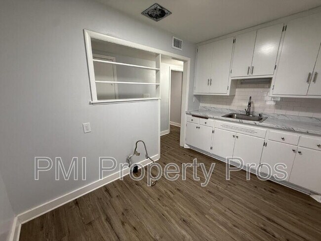 Building Photo - 2101 W Fairmount Ave