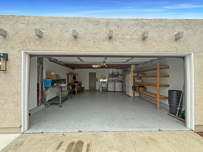 Building Photo - Great 4B/2BA House in Escondido!
