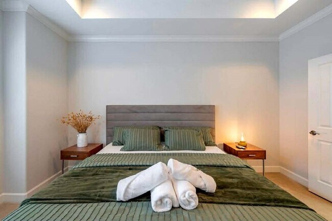 Building Photo - 2210 Mid Ln