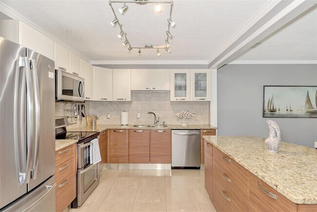 Building Photo - 1894 Loma Linda St