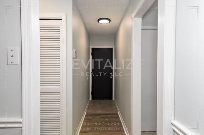 Building Photo - Beautifully Updated 3-Bedroom Home with Granite Kitchen & Sunroom Retreat!