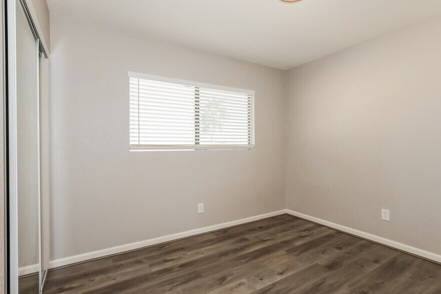 Building Photo - 8724 W John Cabot Rd