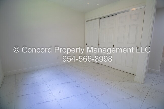 Building Photo - Holiday Special-Updated 2 BR- Open Layout- Island Kitchen-Pool- Central AC