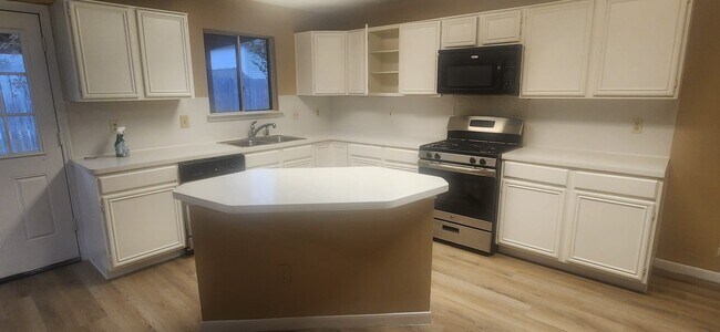 Building Photo - 5514 Clarkston Ln