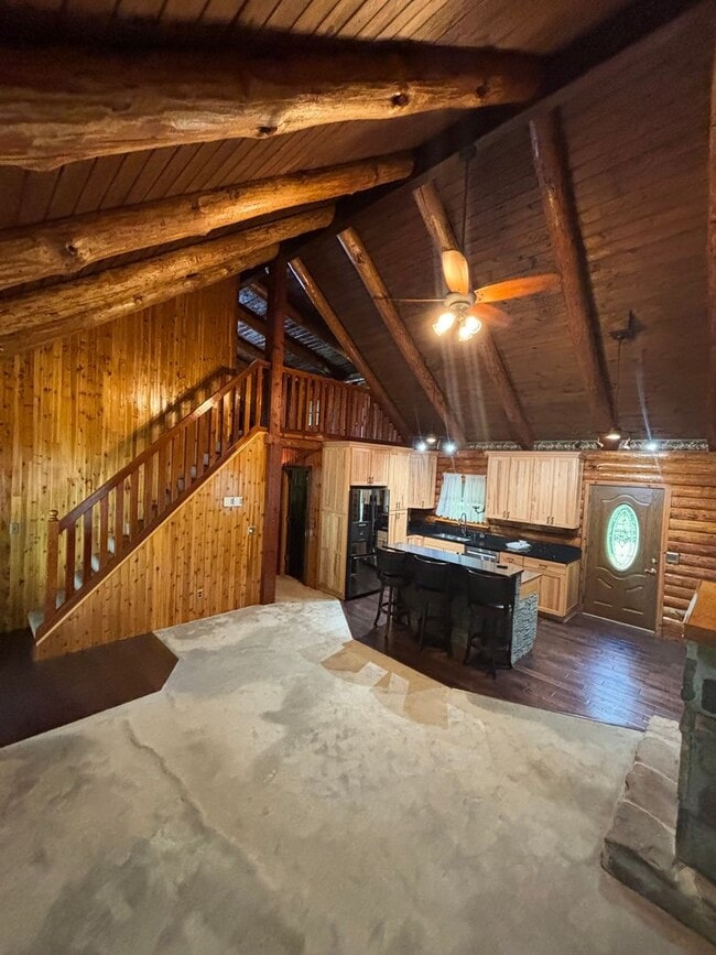 Building Photo - Log home in quiet setting