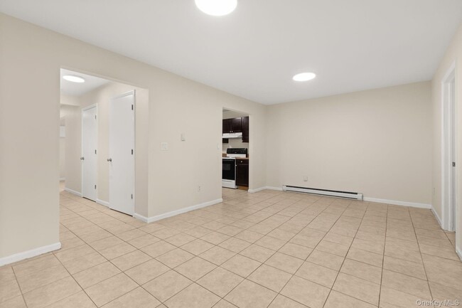 Building Photo - 500 NY-299