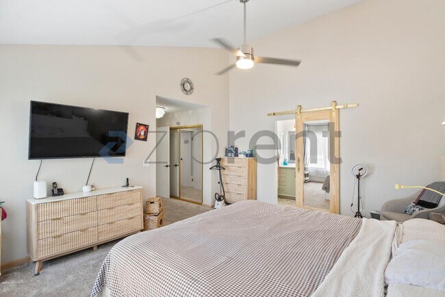 Building Photo - Unit