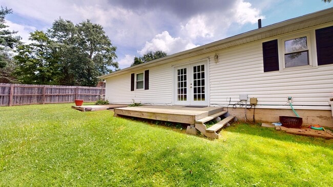 Building Photo - Madison Ranch, 2 car garage, All electric