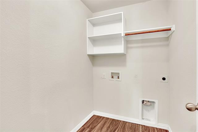 Building Photo - 806 Spruce Ln