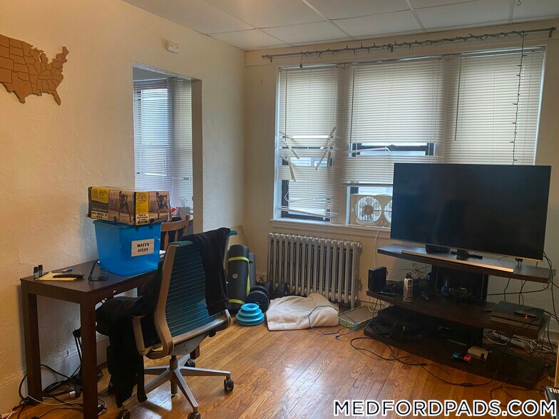 Building Photo - 53 Fellsway W