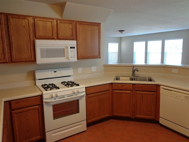 Building Photo - 6913 S Goshawk Dr