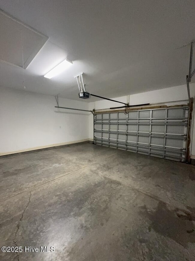 Building Photo - 115 Sanders St
