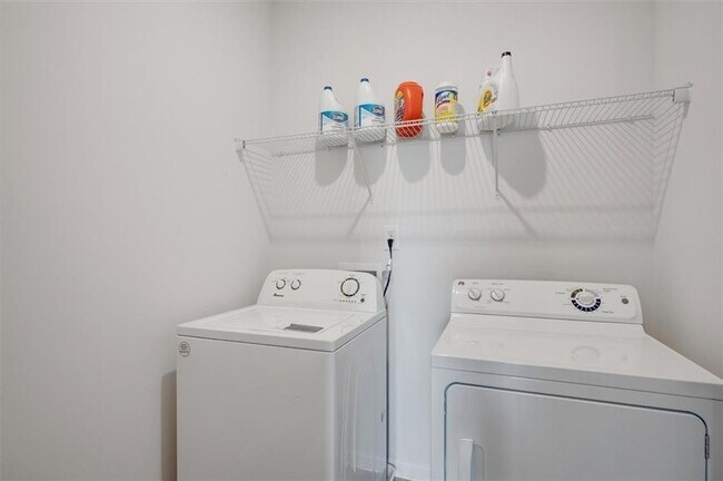 Building Photo - 317 Lucyanna Ln