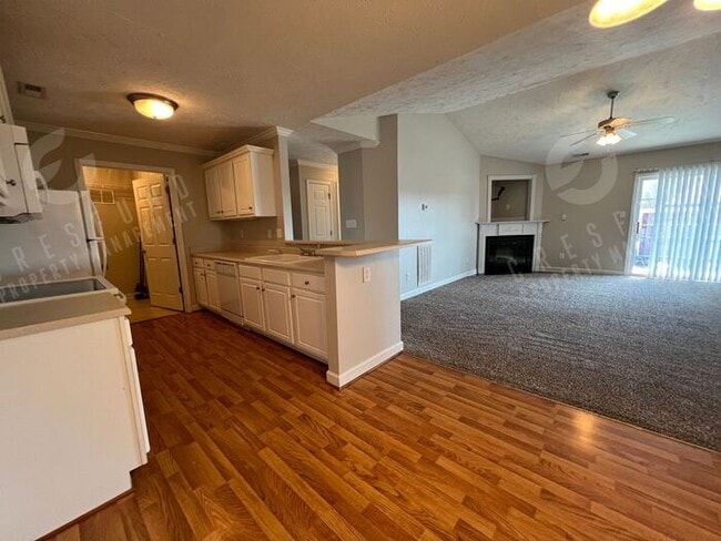 Building Photo - 2Bdrm 2Bath in Gated Community - Available Now!