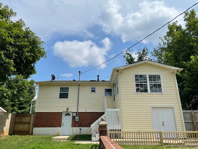 Building Photo - 3421 Holwyn Rd